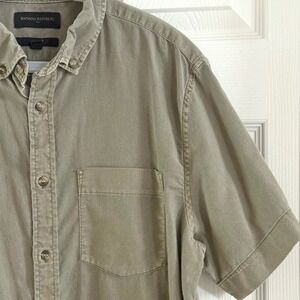 Banana Republic Mens Short Sleeve Button Down Shirt Olive Green Cotton Size M
